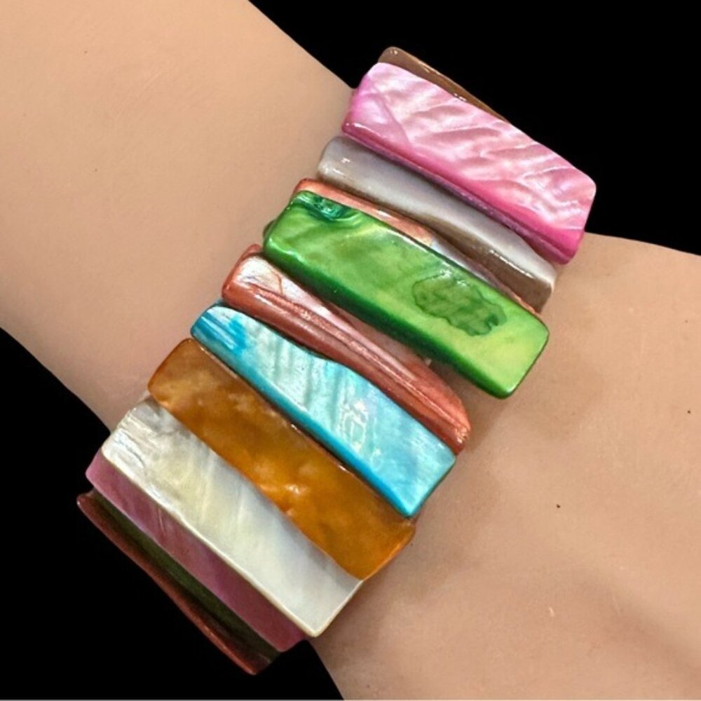 Multicolor Mother-Of-Pearl Shell Stretch Bracelet